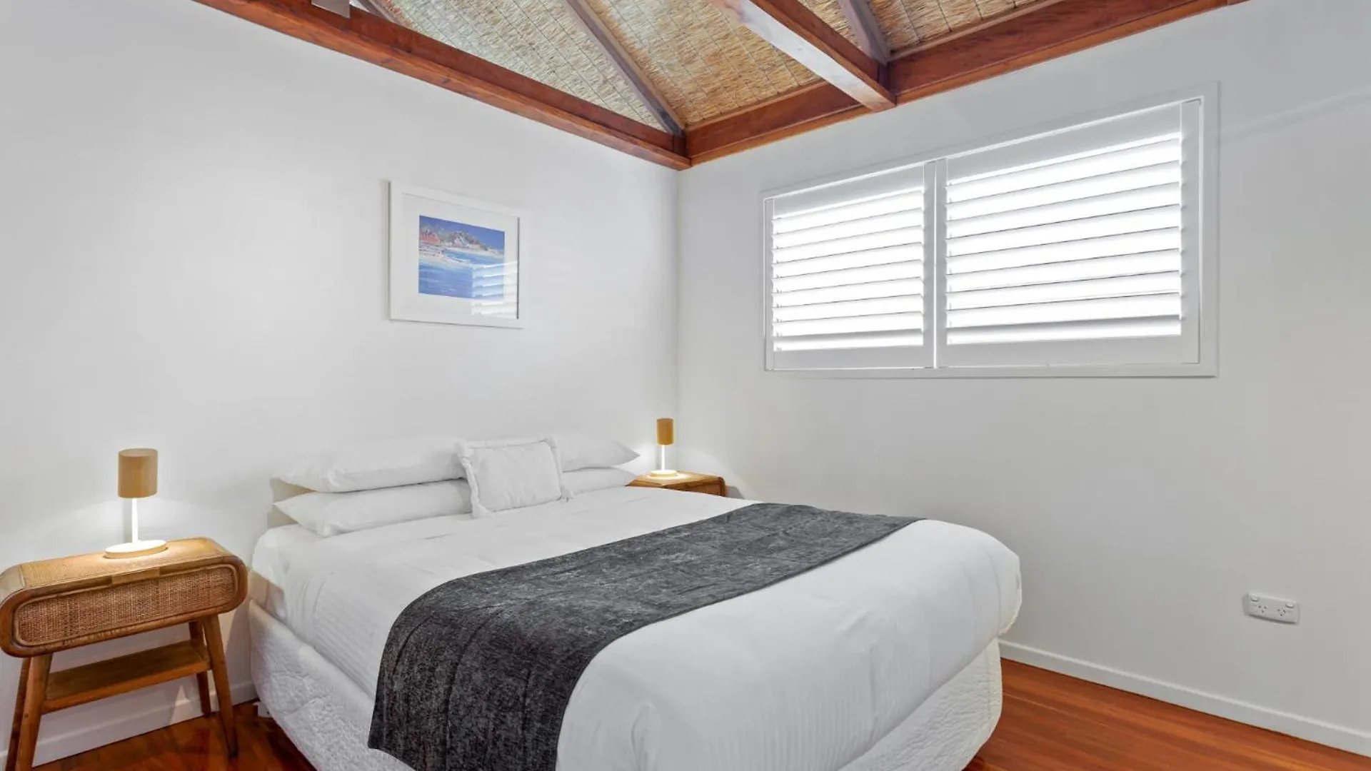 Ferienhaus Beachfront 3-Bed With Private Pool & Fireplace Parrearra