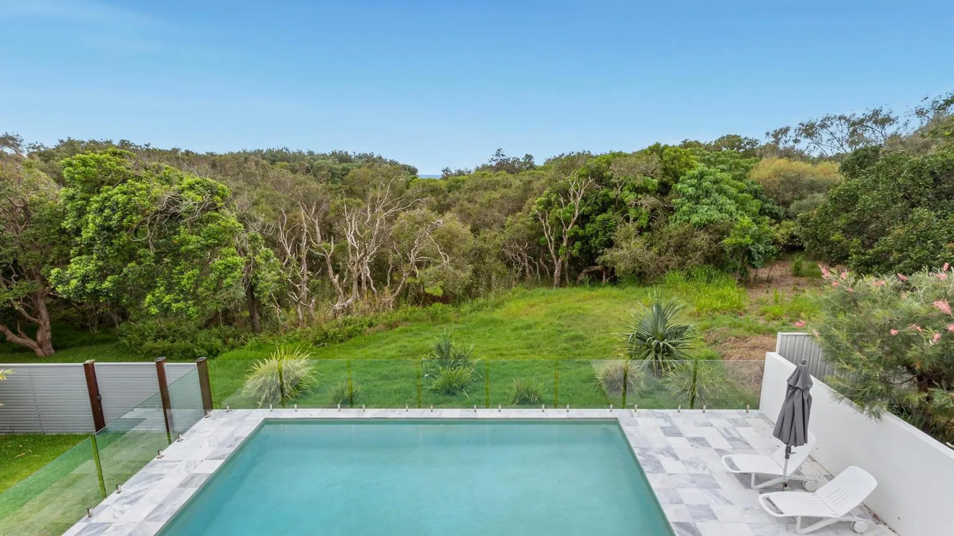 Beachfront 3-Bed With Private Pool & Fireplace Parrearra Australien