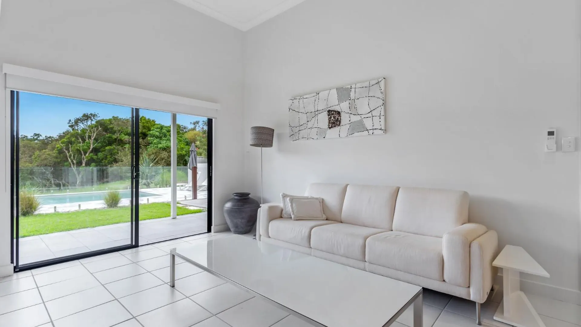 Beachfront 3-Bed With Private Pool & Fireplace Parrearra Feriehus