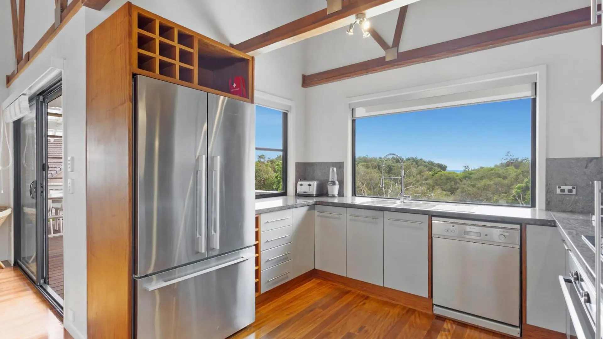 Beachfront 3-Bed With Private Pool & Fireplace Parrearra Australien