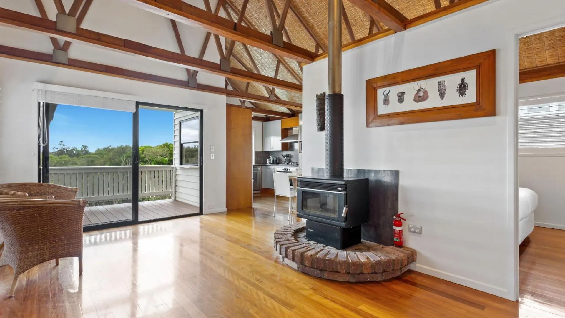 Beachfront 3-Bed With Private Pool & Fireplace Parrearra