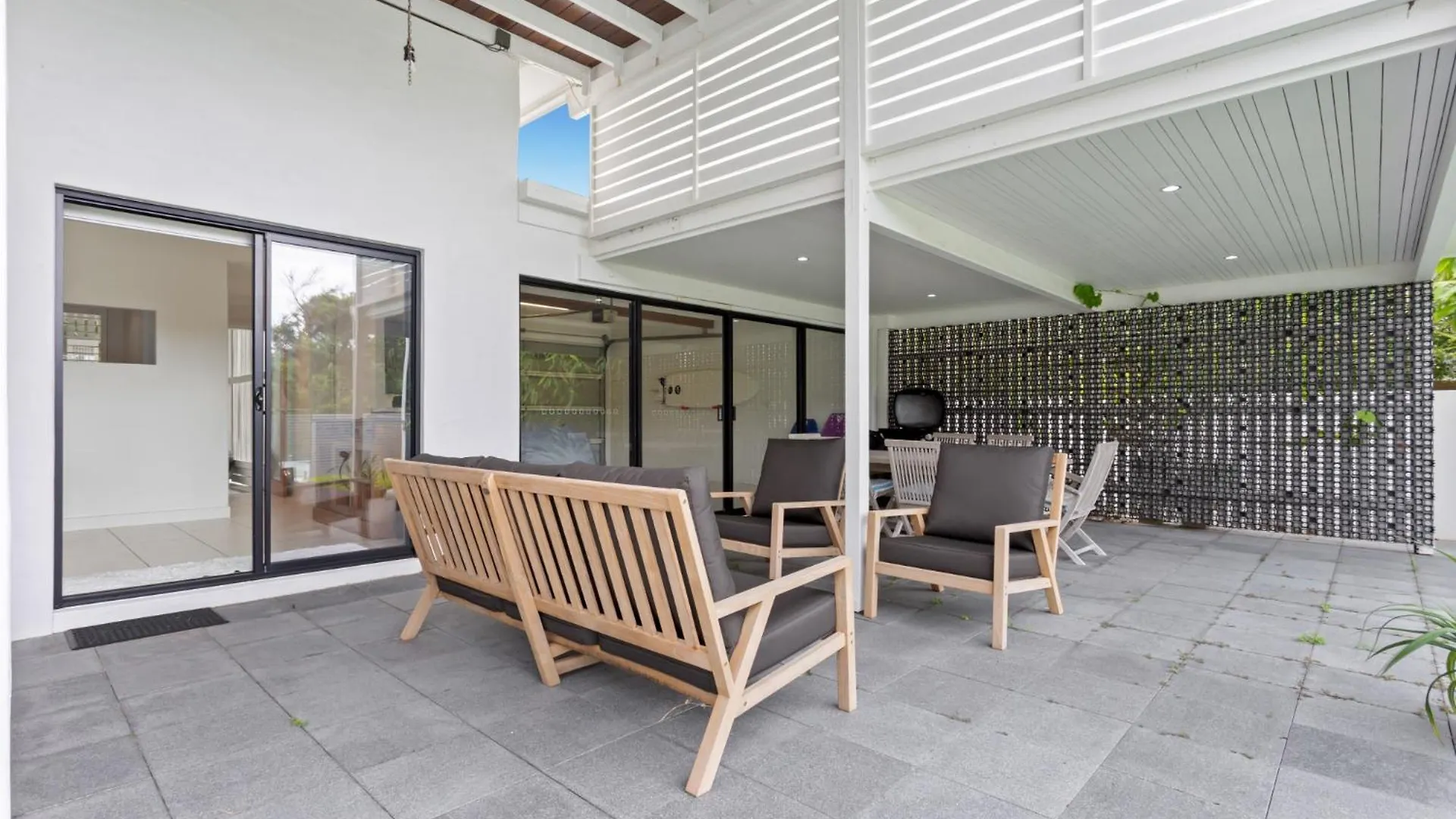 Beachfront 3-Bed With Private Pool & Fireplace Parrearra Feriehus